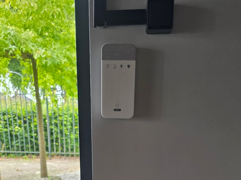 SOS-knop aan de wand